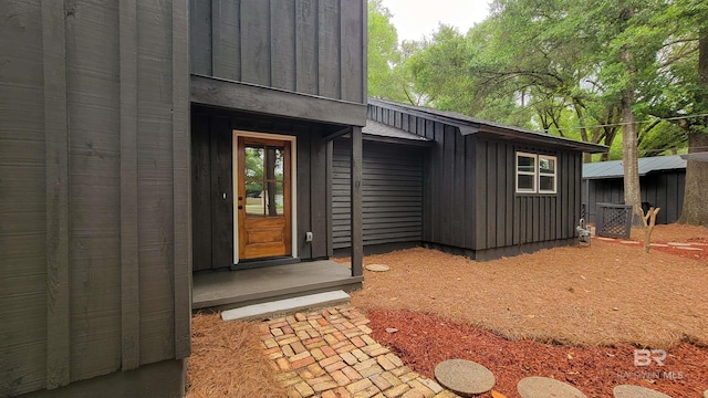 7770 Simmons Dr, Foley, AL 36535 - doorway to property featuring board and batten siding