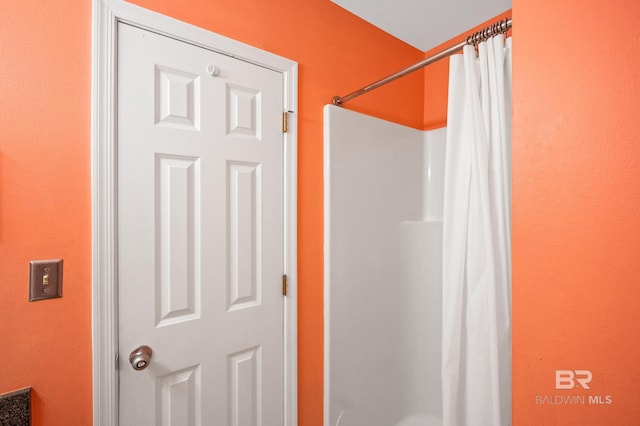 bathroom featuring curtained shower