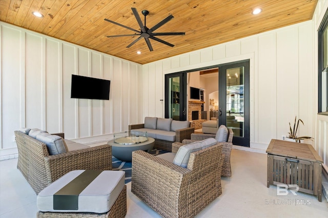 view of patio with outdoor lounge area and a ceiling fan