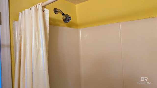 room details featuring walk in shower