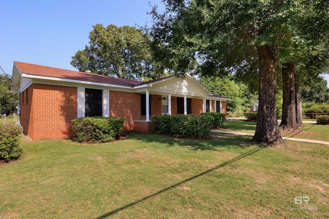 view of front of property with a front lawn