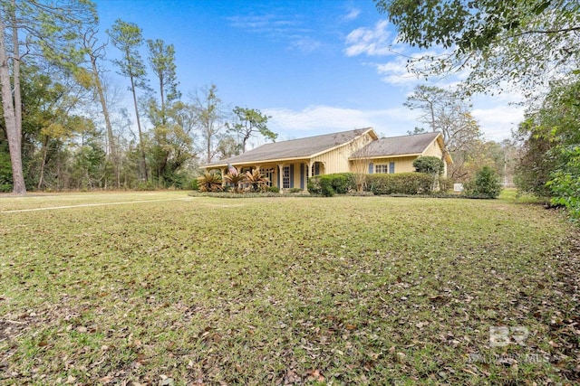 view of front of home with a front lawn