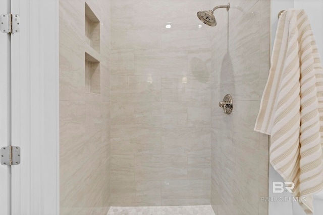 full bathroom featuring a tile shower