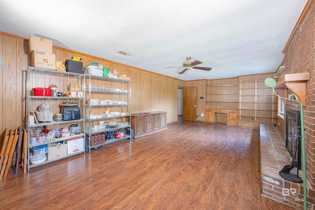 living room featuring a textured ceiling, wood finished floors, and ceiling fan