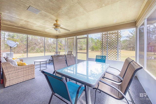 sunroom with ceiling fan