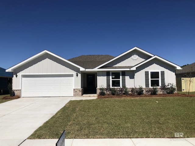 view of front of home with driveway, roof with shingles, an attached garage, a front yard, and brick siding