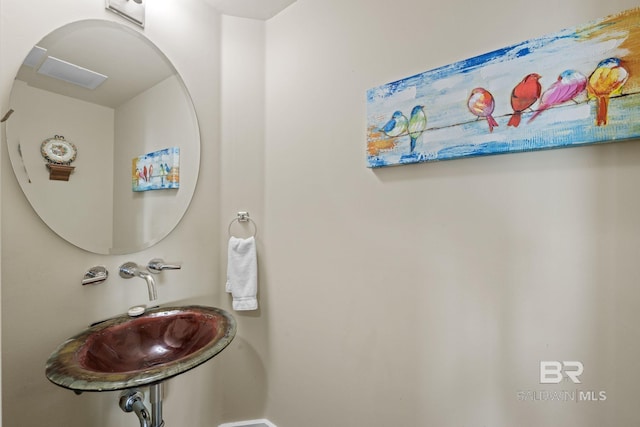 bathroom featuring sink