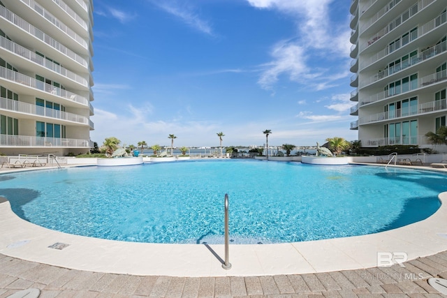 view of swimming pool