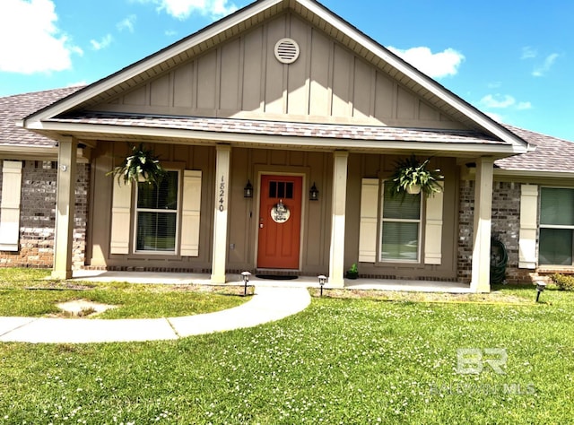 view of front facade with covered porch and a front lawn