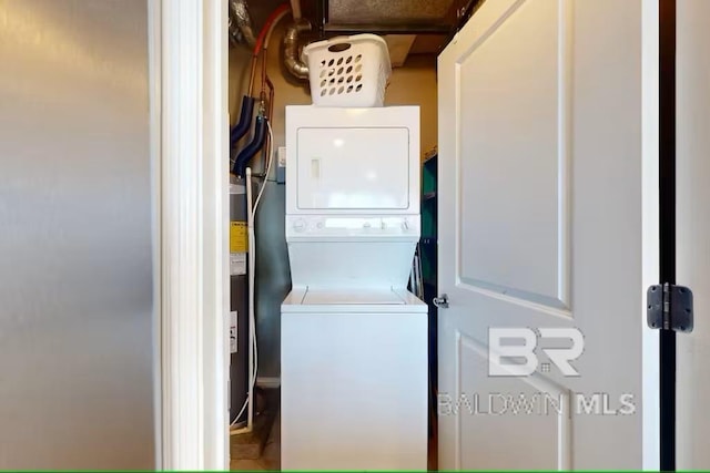 laundry room with laundry area and stacked washer and clothes dryer