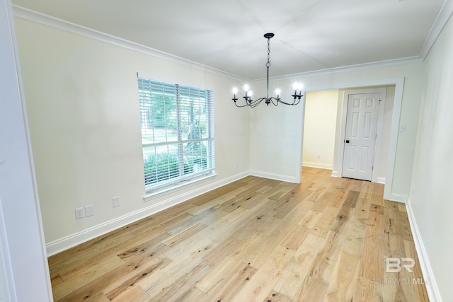 unfurnished room with ornamental molding, light wood-type flooring, and an inviting chandelier