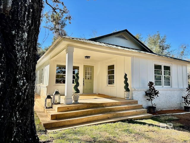 view of front of house featuring a porch