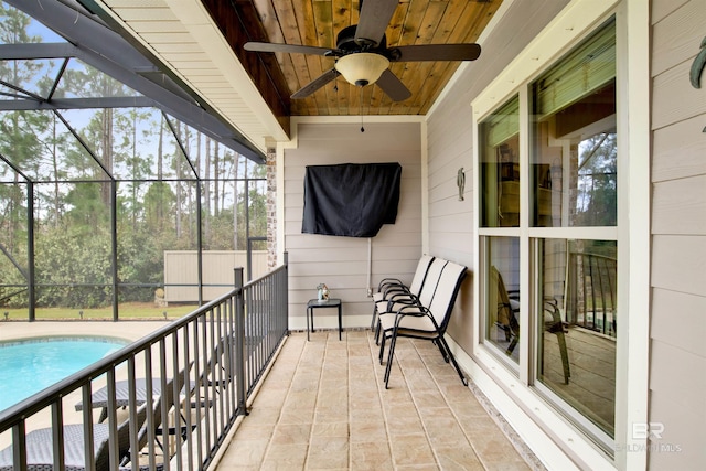 balcony featuring ceiling fan