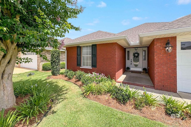 view of front of home featuring a garage and a front yard