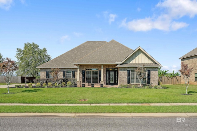 craftsman inspired home featuring a front lawn