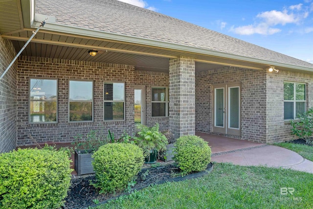 entrance to property featuring a patio area