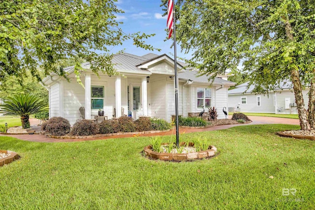 view of front of house with a front lawn and metal roof