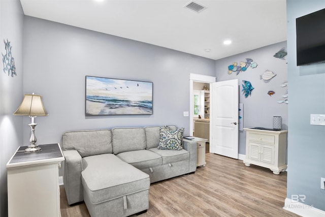 living area featuring light wood finished floors, visible vents, recessed lighting, and baseboards