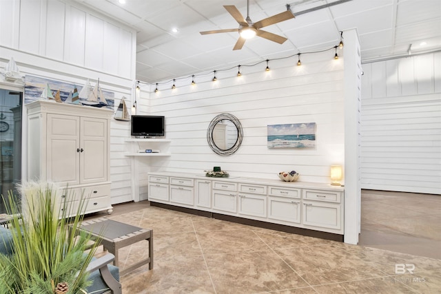 mudroom with light tile patterned floors and a ceiling fan