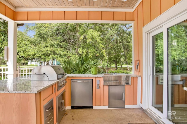 view of patio featuring an outdoor kitchen and grilling area