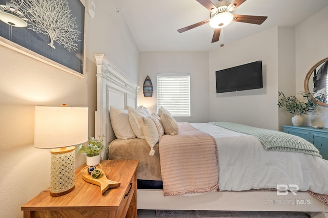 bedroom featuring ceiling fan