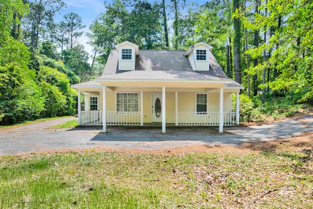 view of front of property featuring covered porch