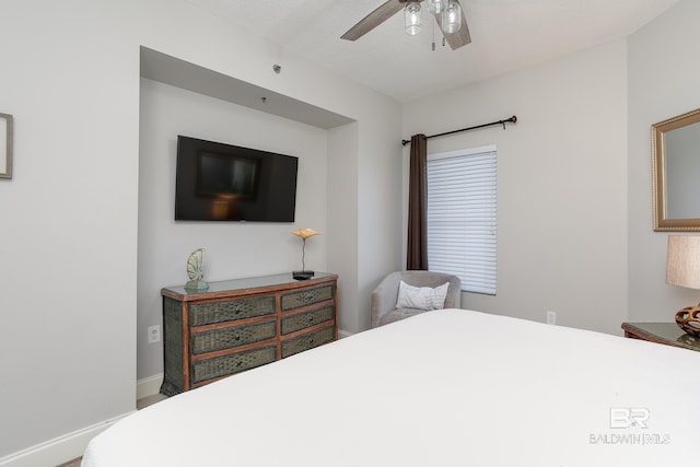 bedroom featuring ceiling fan and a textured ceiling