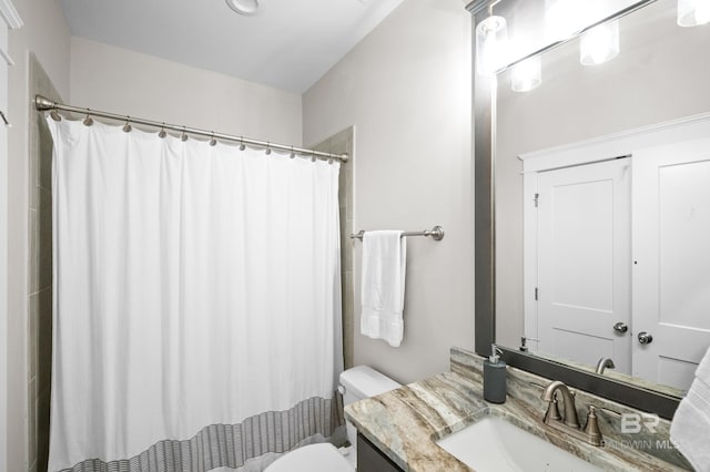 bathroom featuring a shower with curtain, vanity, and toilet