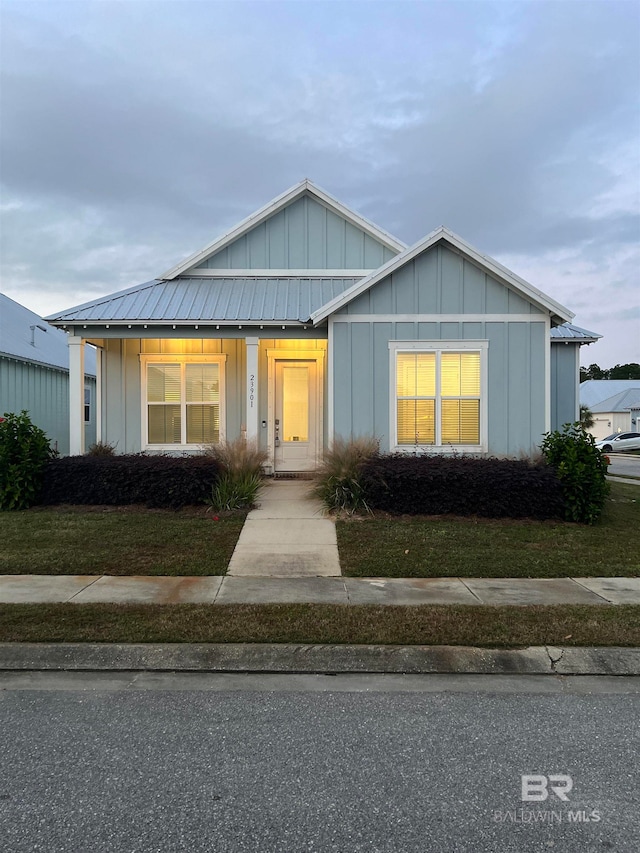 view of front of property with a front lawn