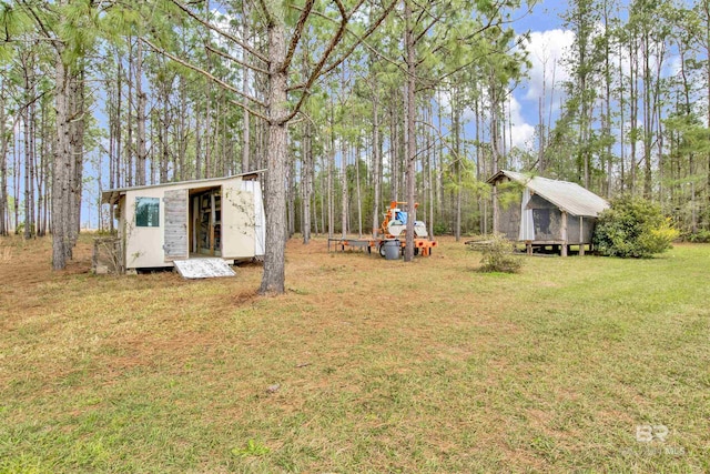 view of yard with an outdoor structure and a shed