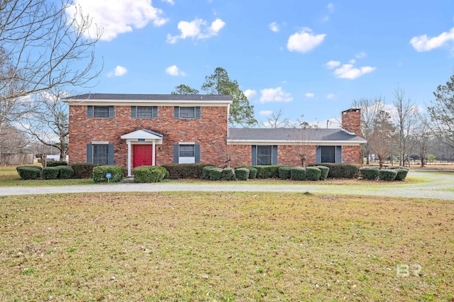 view of front of property featuring a front yard