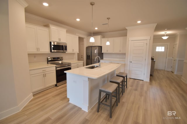1123 Pheasant Cir, Foley, AL 36535 - kitchen with a sink, appliances with stainless steel finishes, a kitchen breakfast bar, and ornamental molding