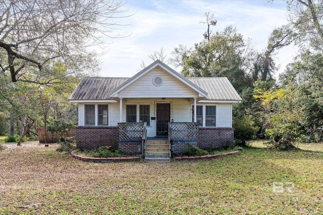 view of front of home featuring a front lawn and a porch