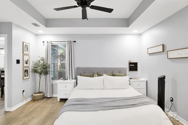 bedroom with baseboards, light wood-style floors, recessed lighting, and a ceiling fan