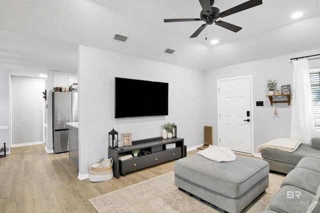 living room with light wood-style flooring, a ceiling fan, baseboards, and recessed lighting