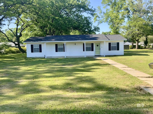 single story home featuring a front lawn