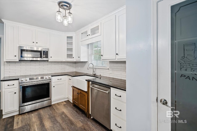 5175 W Somerset Dr, Mobile, AL 36619 - kitchen featuring stainless steel appliances, dark countertops, a sink, and white cabinetry
