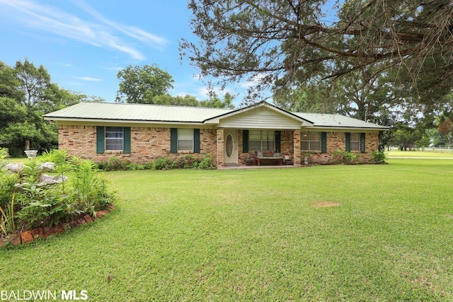 single story home featuring a front yard