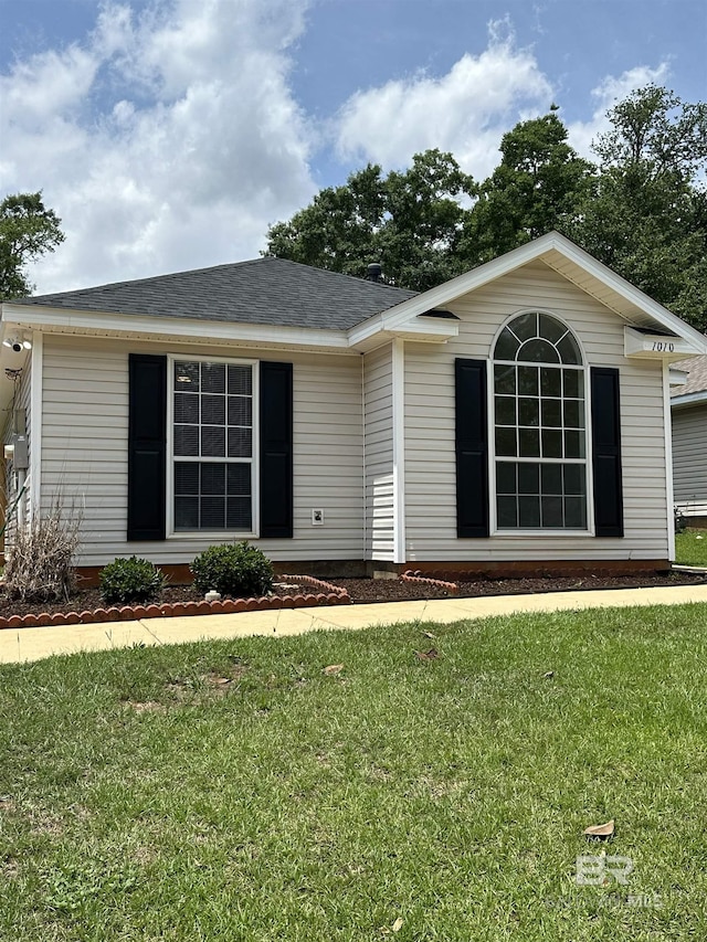 1010 E Hamilton Bridges Dr, Mobile, AL 36695 - single story home featuring a front yard and a shingled roof