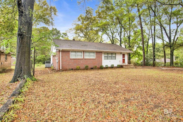 view of front of property featuring brick siding