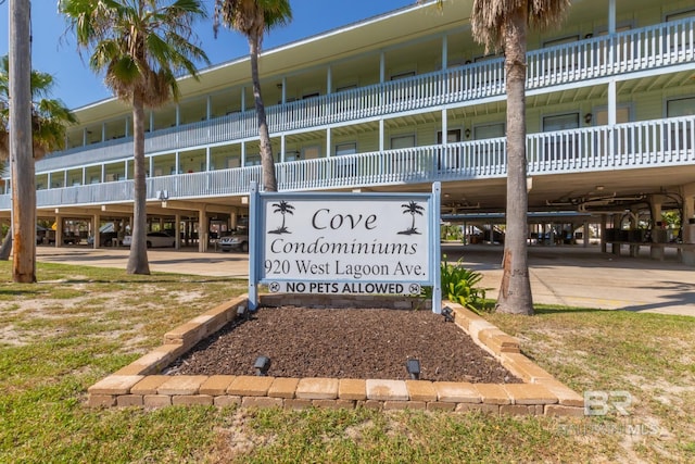 view of community / neighborhood sign