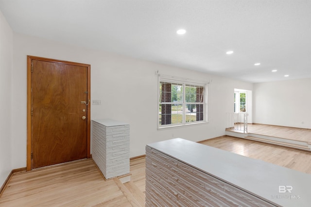 foyer entrance featuring recessed lighting, light wood-type flooring, and baseboards