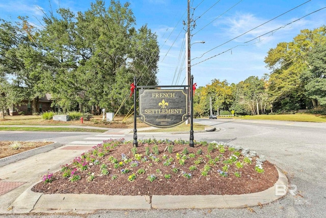 view of community / neighborhood sign