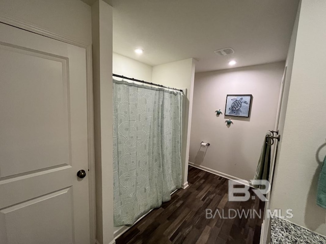 full bathroom with a shower with curtain, baseboards, recessed lighting, and wood finished floors