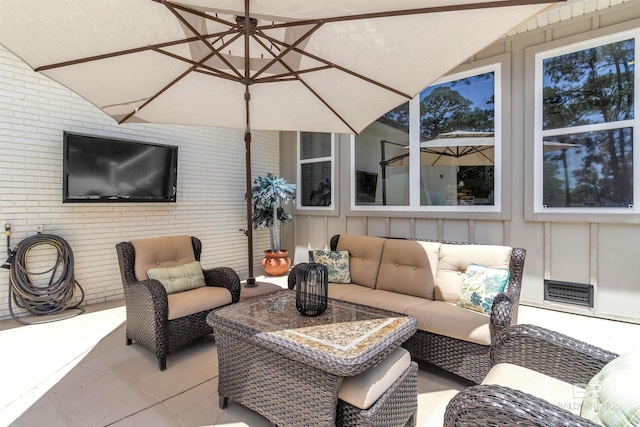 607 Wedgewood Dr, Gulf Shores, AL 36542 - sunroom with an outdoor living space and vaulted ceiling