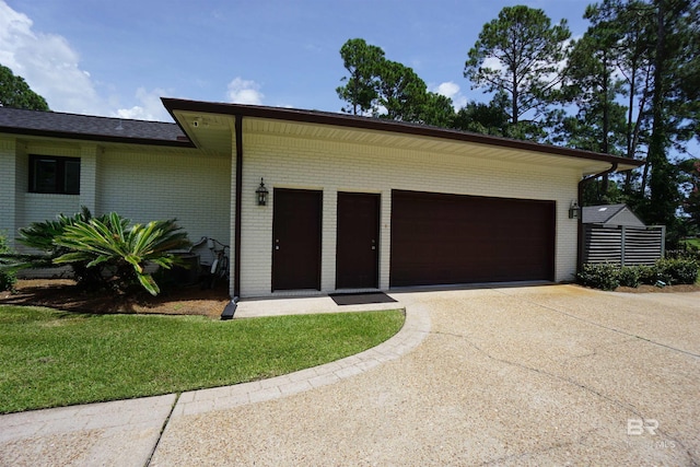 607 Wedgewood Dr, Gulf Shores, AL 36542 - garage featuring concrete driveway