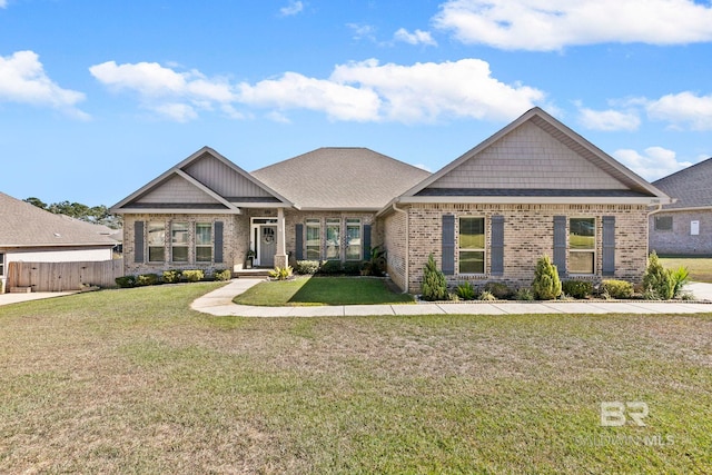 craftsman-style house featuring a front yard