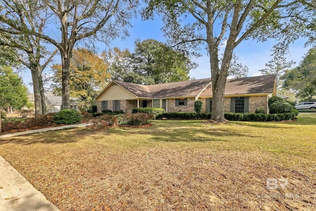 ranch-style house featuring a front lawn