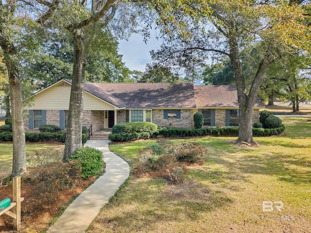 ranch-style house with a front yard