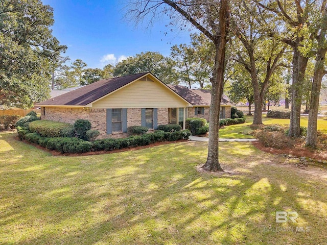 single story home featuring a front yard